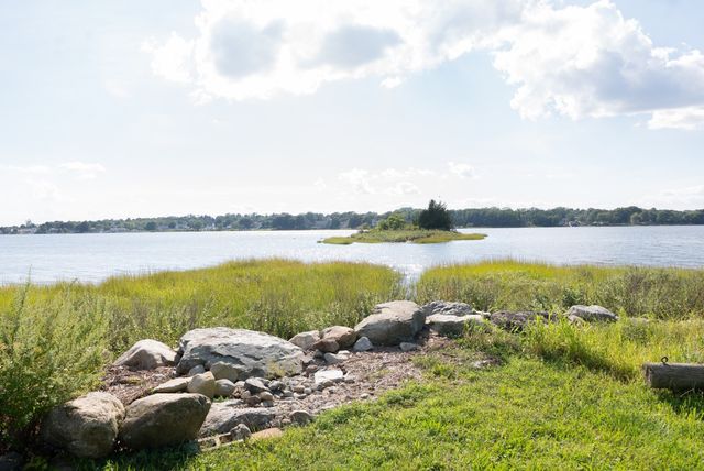 12 Riverside Dr, Berkley, MA 02779