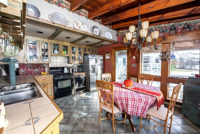 12 Riverside Dr, Berkley, MA 02779