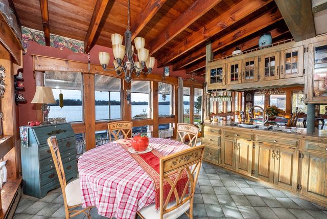 12 Riverside Dr, Berkley, MA 02779