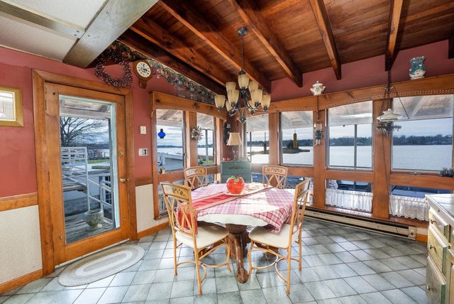 12 Riverside Dr, Berkley, MA 02779