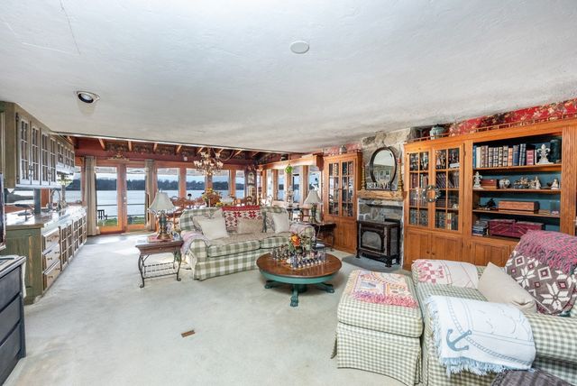 12 Riverside Dr, Berkley, MA 02779