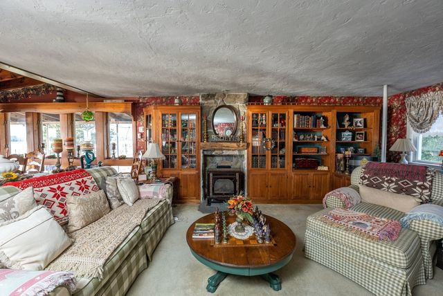 12 Riverside Dr, Berkley, MA 02779
