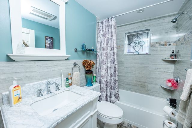12 Riverside Dr, Berkley, MA 02779