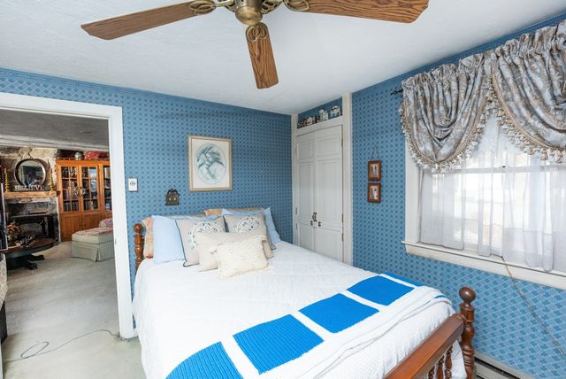 12 Riverside Dr, Berkley, MA 02779