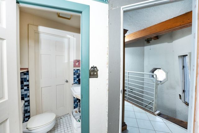 12 Riverside Dr, Berkley, MA 02779
