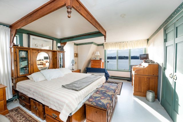 12 Riverside Dr, Berkley, MA 02779