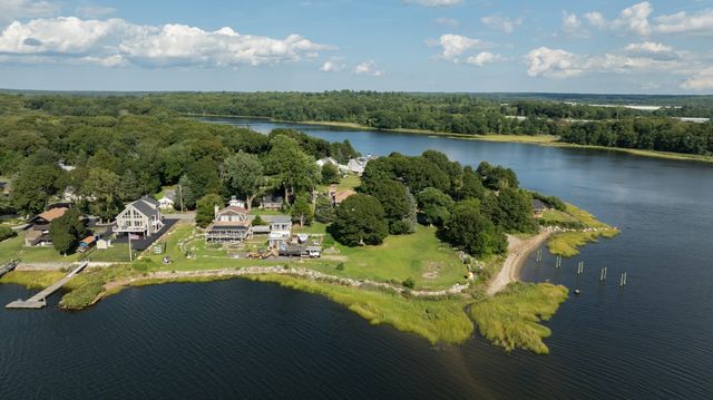 12 Riverside Dr, Berkley, MA 02779