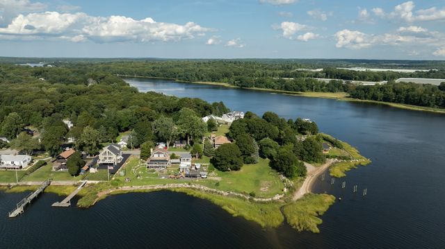 12 Riverside Dr, Berkley, MA 02779