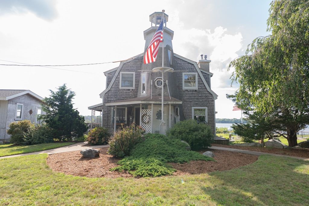 12 Riverside Dr, Berkley, MA 02779