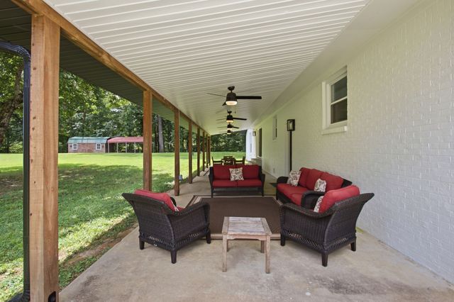 1878 Trace Creek Rd, Hohenwald, TN 38462