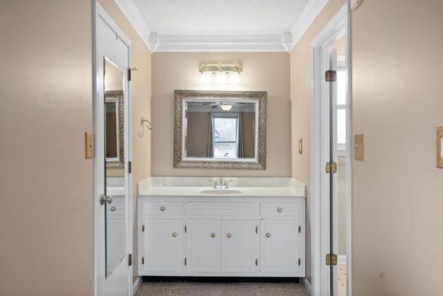 290 Andrew Jackson Dr, Clarksville, TN 37043