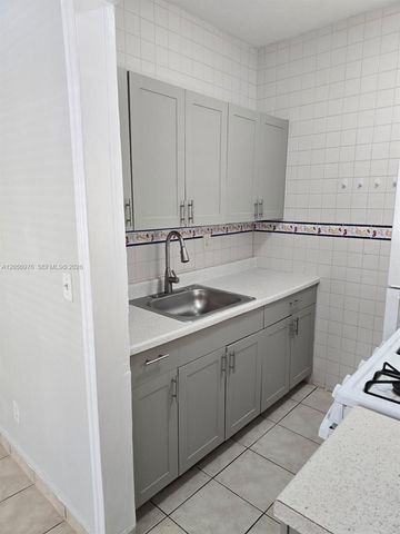 215 30th Street 1, Miami Beach, FL 33140