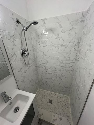 215 30th Street 1, Miami Beach, FL 33140