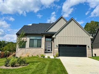 2936 W Walton Boulevard, Waterford Charter Township, MI 48329