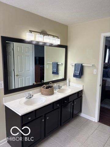 18287 Kinder Oak Drive, Noblesville, IN 46062