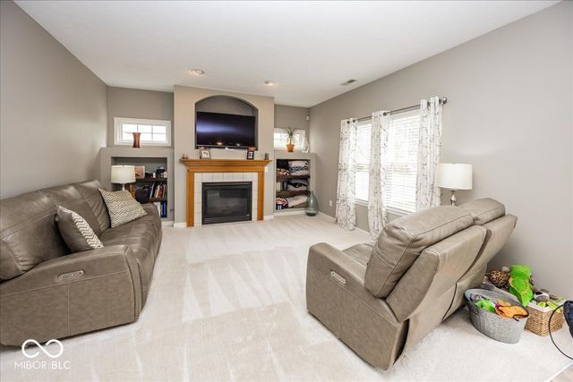 18287 Kinder Oak Drive, Noblesville, IN 46062