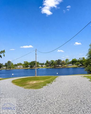 514 Walker Lane, Baxley, GA 31513