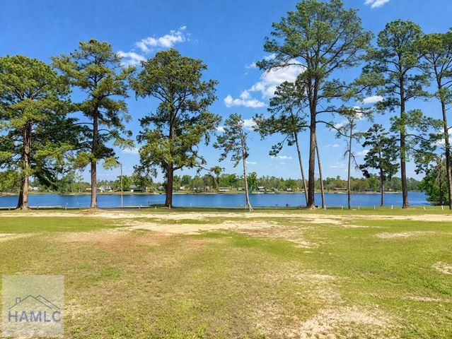 514 Walker Lane, Baxley, GA 31513