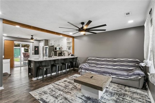 6824 Michael LN, Hayes, VA 23072