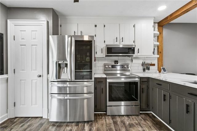6824 Michael LN, Hayes, VA 23072