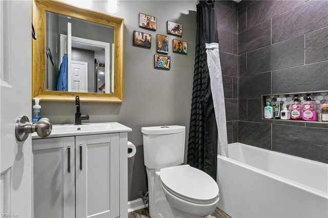 6824 Michael LN, Hayes, VA 23072