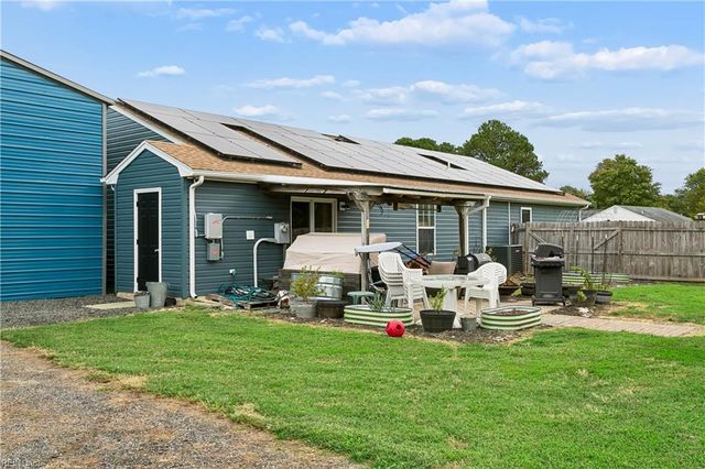 6824 Michael LN, Hayes, VA 23072
