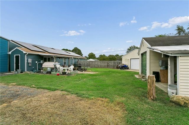 6824 Michael LN, Hayes, VA 23072