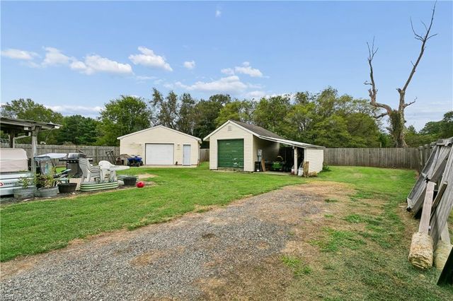 6824 Michael LN, Hayes, VA 23072