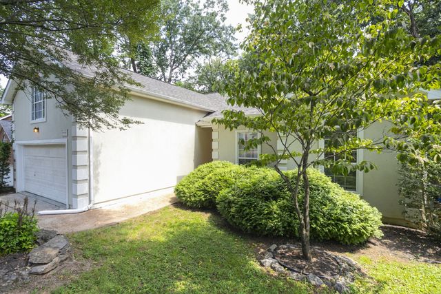 1004 Elmshade Ln, Nashville, TN 37211