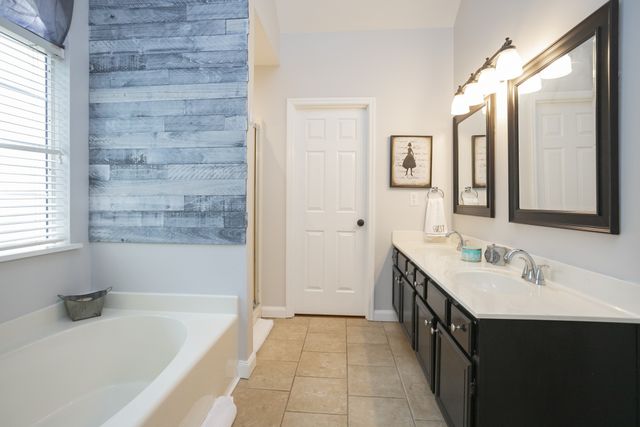 1004 Elmshade Ln, Nashville, TN 37211