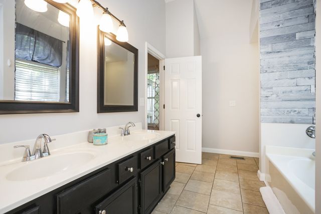 1004 Elmshade Ln, Nashville, TN 37211