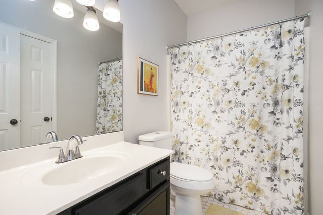 1004 Elmshade Ln, Nashville, TN 37211