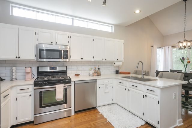 1004 Elmshade Ln, Nashville, TN 37211