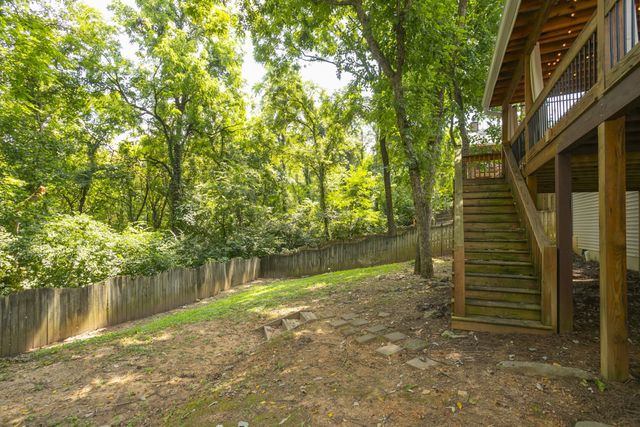 1004 Elmshade Ln, Nashville, TN 37211