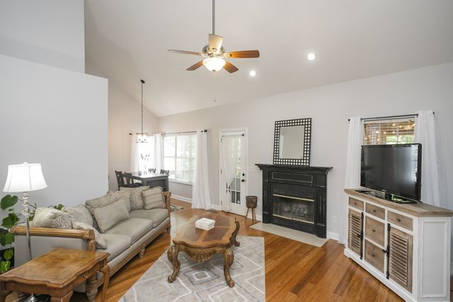 1004 Elmshade Ln, Nashville, TN 37211