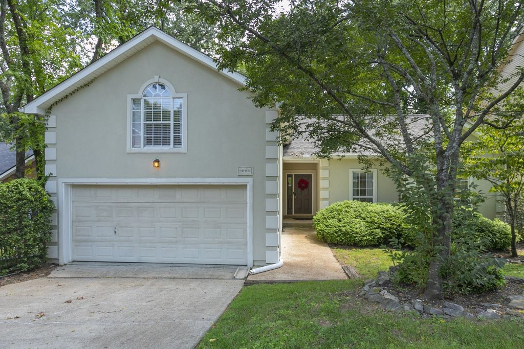1004 Elmshade Ln, Nashville, TN 37211