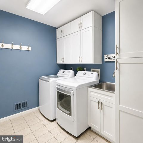 1498 POWELLS TAVERN PL, Herndon, VA 20170