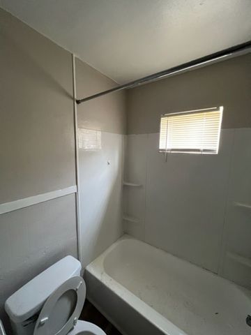 609 EN 15th Street B, Abilene, TX 79601