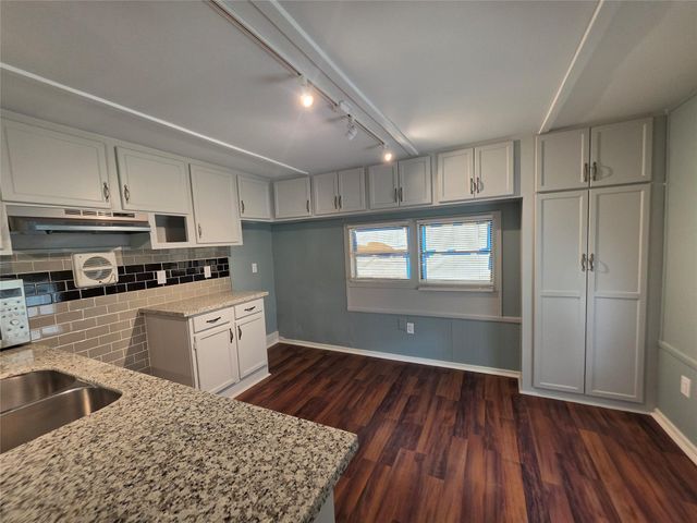 6426 W Bend Street, Houston, TX 77085