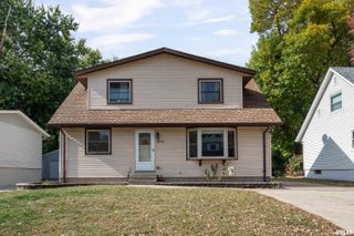 5904 HILLANDALE Road, Davenport, IA 52806
