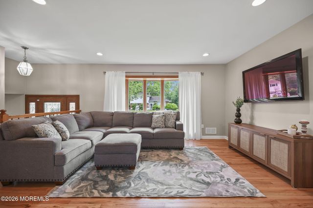 72 Wynnewood Court, Freehold, NJ 07728