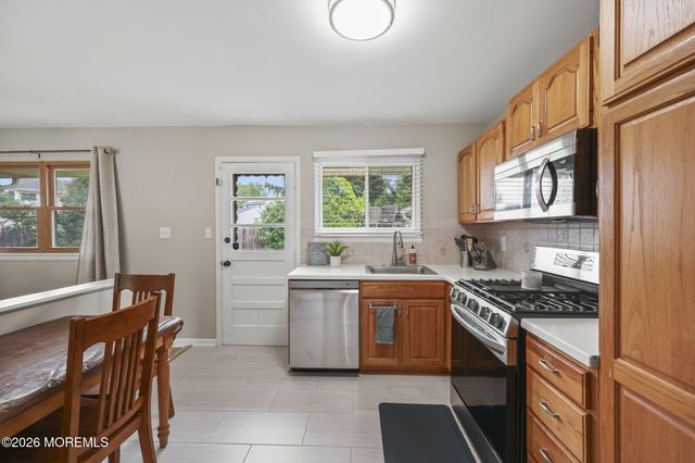 72 Wynnewood Court, Freehold, NJ 07728