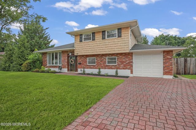 72 Wynnewood Court, Freehold, NJ 07728