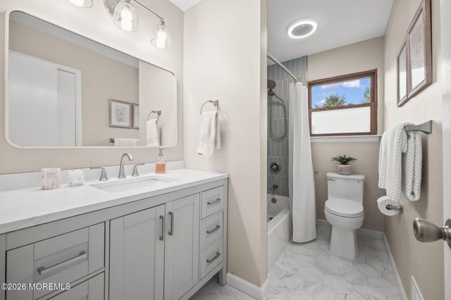 72 Wynnewood Court, Freehold, NJ 07728
