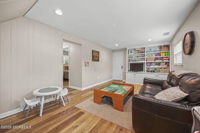 72 Wynnewood Court, Freehold, NJ 07728
