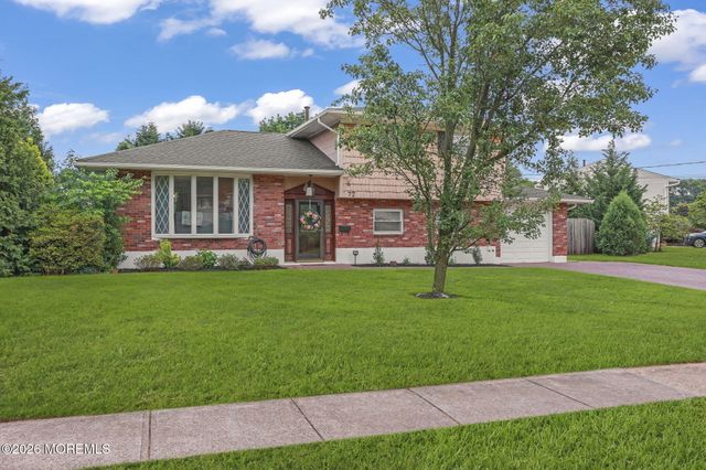 72 Wynnewood Court, Freehold, NJ 07728