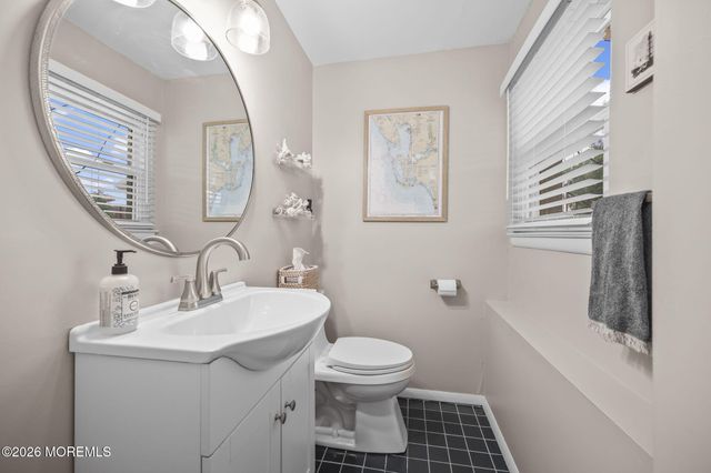 72 Wynnewood Court, Freehold, NJ 07728