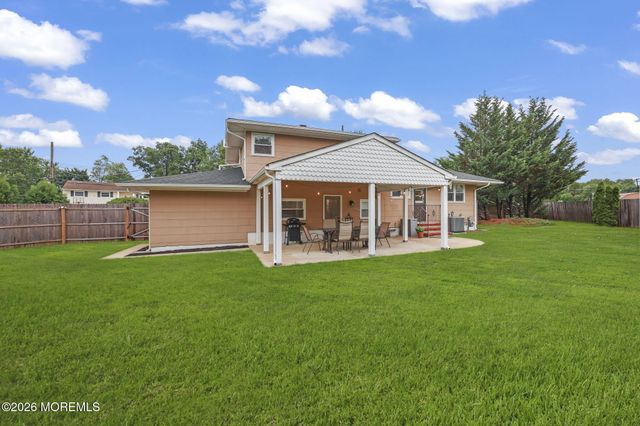 72 Wynnewood Court, Freehold, NJ 07728