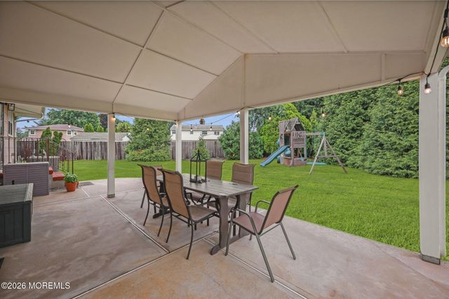72 Wynnewood Court, Freehold, NJ 07728