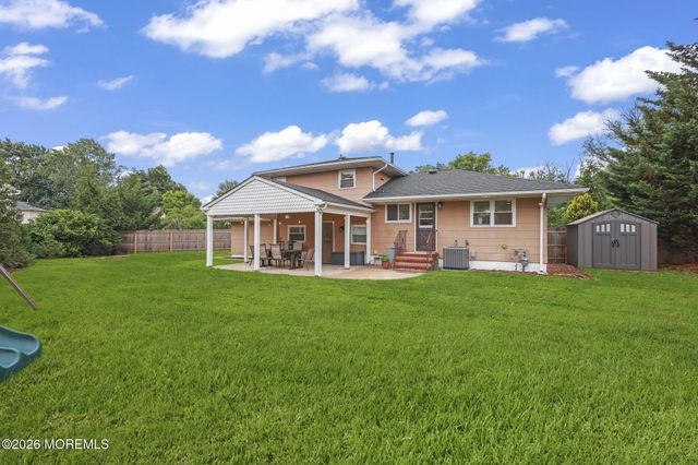 72 Wynnewood Court, Freehold, NJ 07728